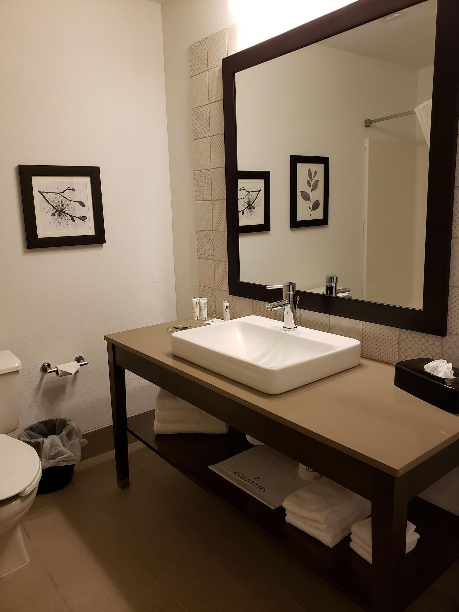 Hotel Country & By Radisson, Detroit Lakes, Mn Detroit Lakes