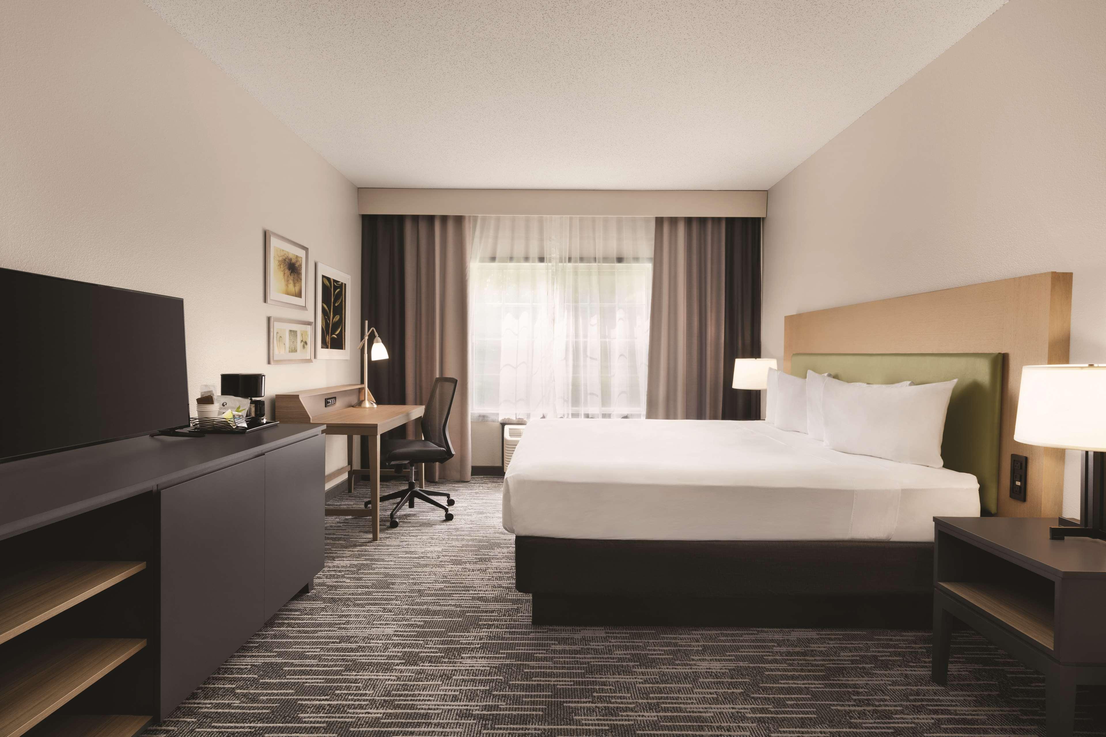 Country & By Radisson, Detroit Lakes, Mn 3*