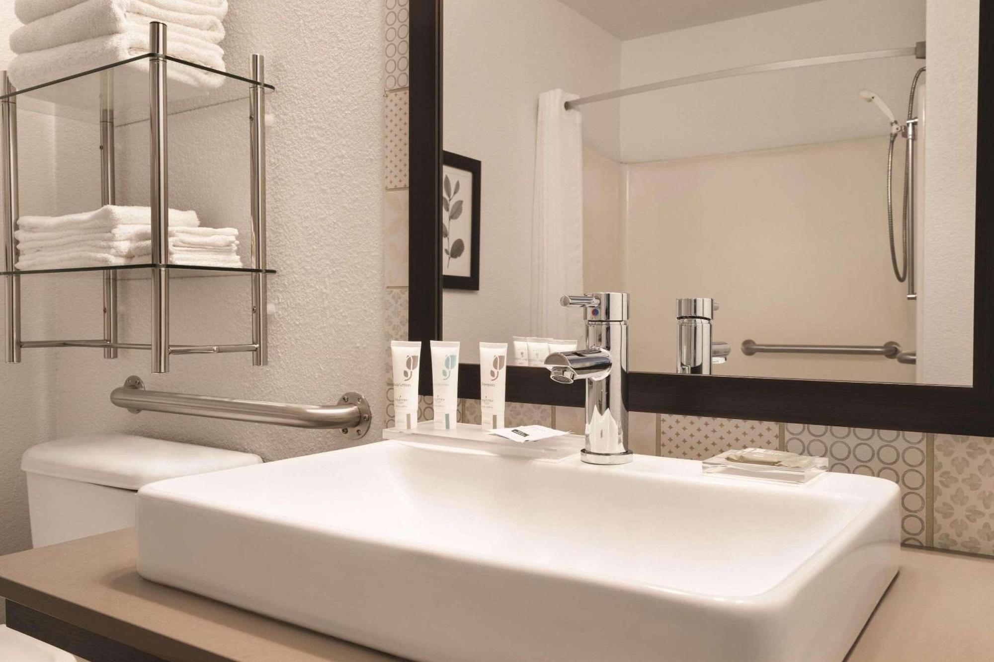 Country & By Radisson, Detroit Lakes, Mn